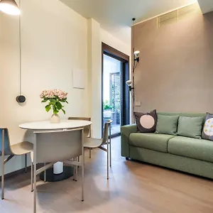 Dhome , Milán Italia