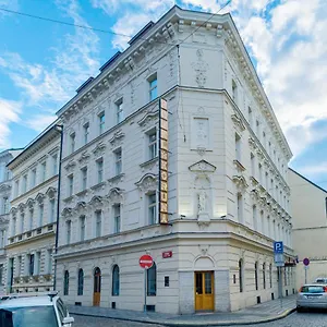koruna-prague.praguehotelsweb.com/